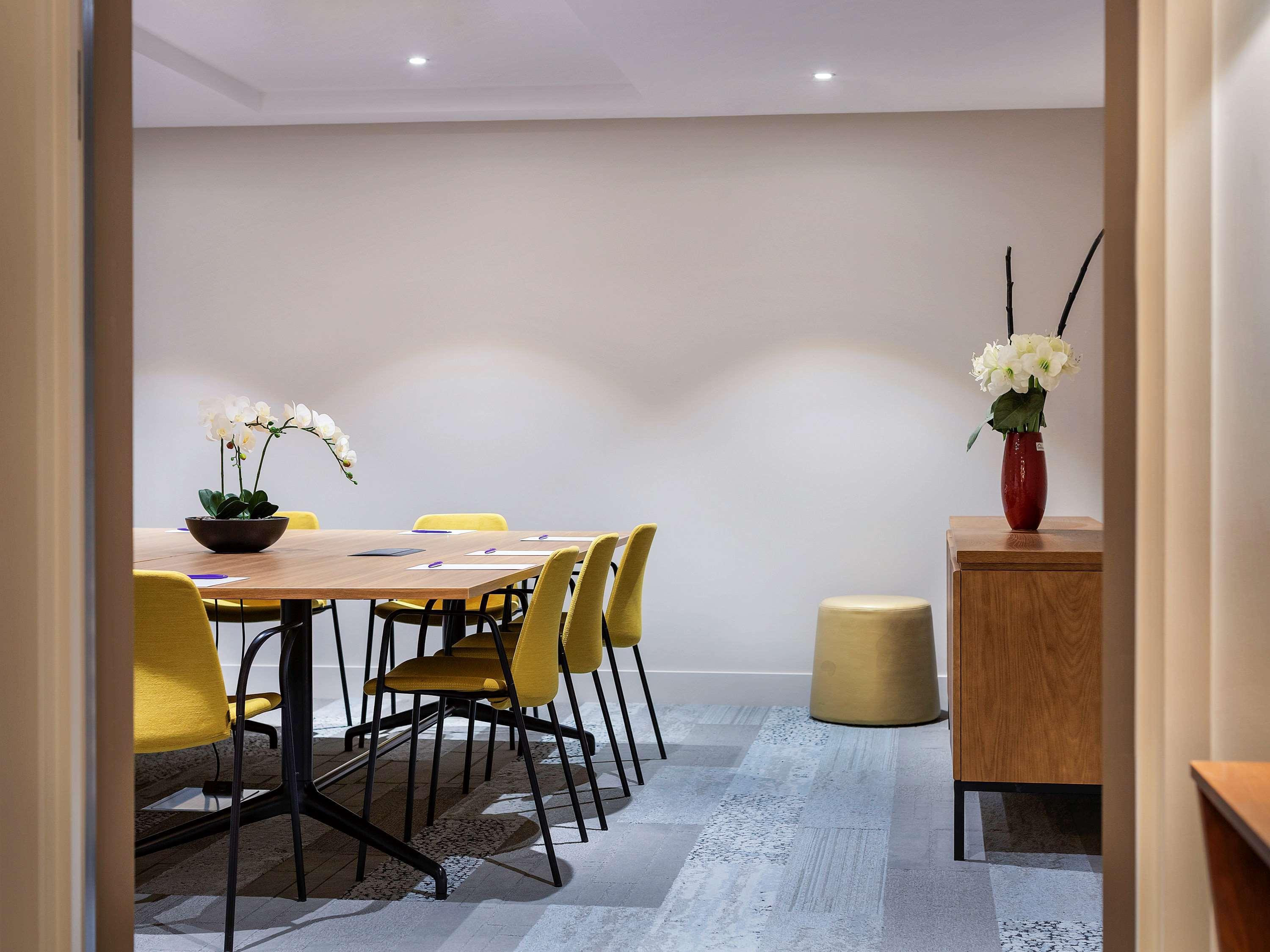 Mercure Auckland Queen Street Exterior photo