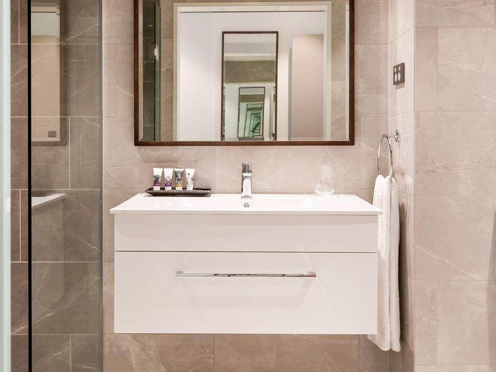 Mercure Auckland Queen Street Room photo